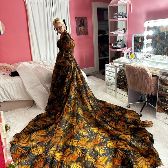 Meet your Posher, Traci - Picture 2 of 16